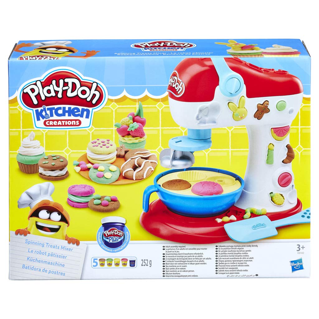 De keukenmachine van Play-Doh is een geweldig accessoire voor kleine keukenpieten! Met twee stempelopzetstukken kunnen de heerlijke cupcakes en koekjes in de kneeddeeg worden gedrukt en daarna met de deegspuit kunstzinnig worden versierd.