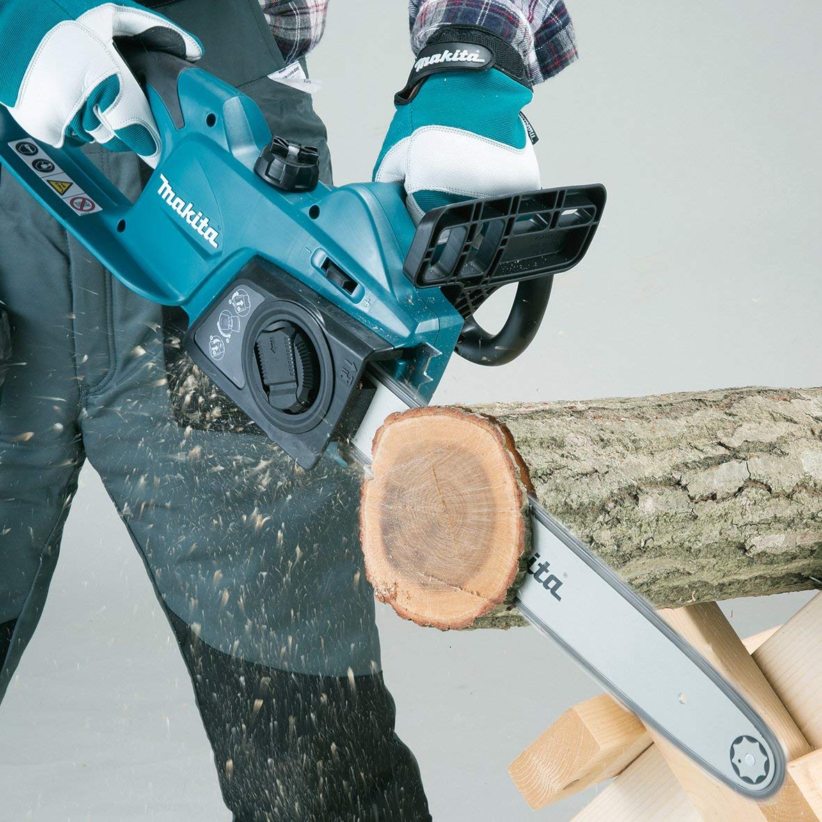 De Best Verkochte Elektrische kettingzagen staat deze Makita zeker op nummer 1.